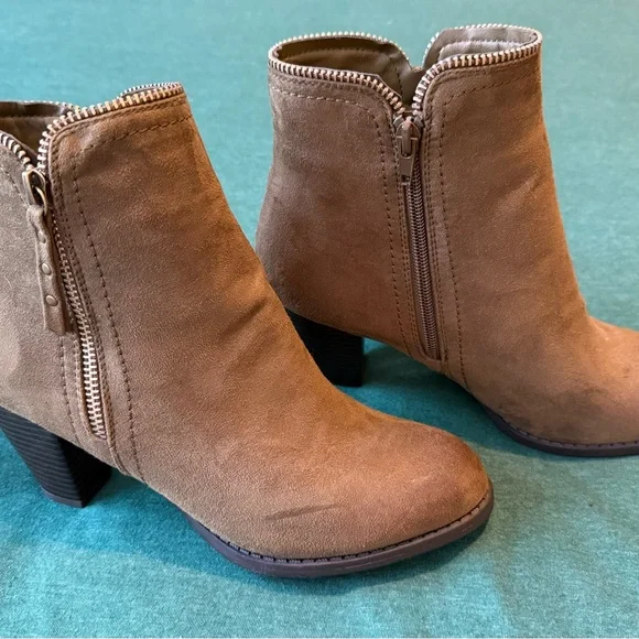JustFab Tan Suede size 9 Heeled Boots - Picture 2 of 7